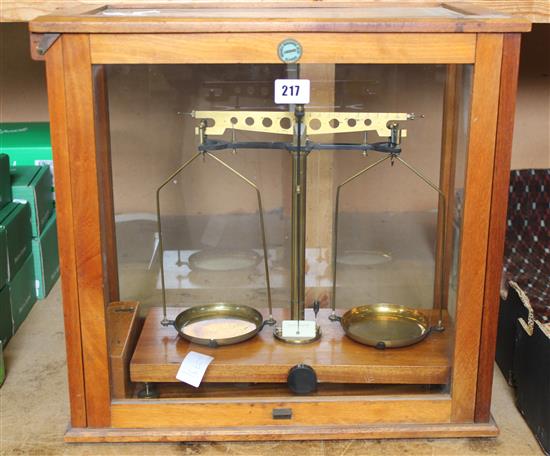 Set brass scales by Fureka Scientific Co., in glazed case